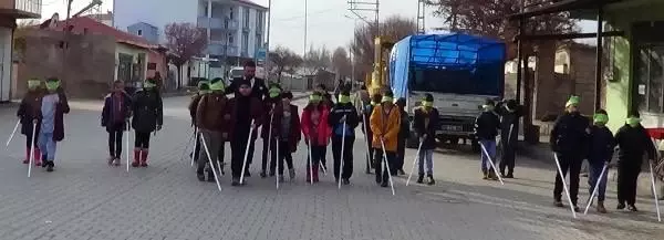 Iğdır'da öğrenciler empati için gözlerini bağladı Iğdır'da öğrenciler empati için gözlerini bağladı