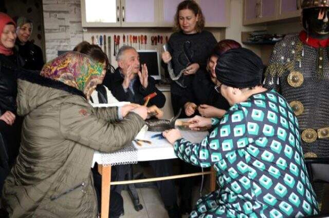 Kadına şiddete, 'çeyizlik zırh' yaparak tepki gösterdiler