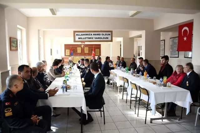 Kıbrıs Barış Harekatı'na katılan gazilere milli mücadele madalyası ve beratı verildi