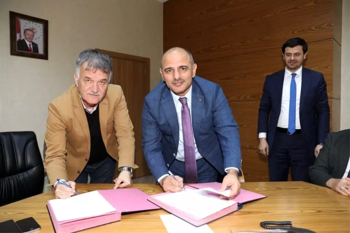 Körfez Belediyesi'nde imzalar atıldı