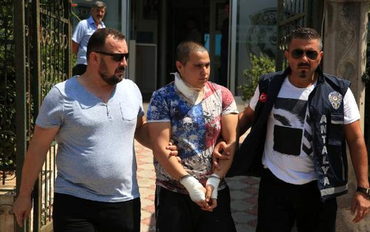 Gayri meşru hamile kalan ablasını 13 yerinden bıçaklayıp boğazını kesti ardından intihara kalkıştı
