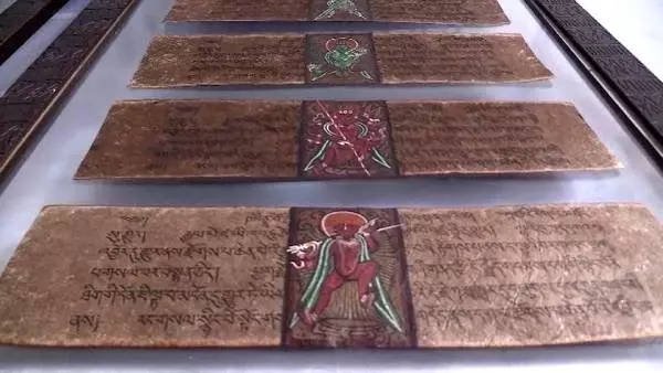 Tarihi el yazması 10 eseri satmaya çalışan 2 kişi suçüstü yakalandı
