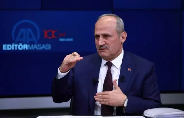 Turhan: Kanal İstanbul'dan geçecek gemilerden alacağımız para yıllık 1 milyar dolar civarında Turhan: Kanal İstanbul'dan geçecek gemilerden alacağımız para yıllık 1 milyar dolar civarında