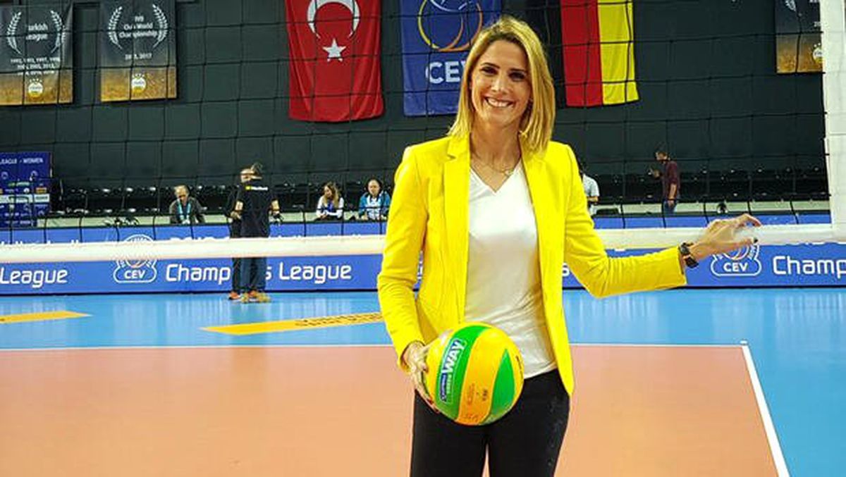Voleybol maçını anlatan kadın spiker Başak Koç: Türkiye bu sesi sahiplendi