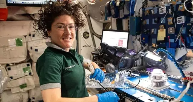 ABD'li astronot bir ilke imza attı! Uzayda kurabiye pişirdi