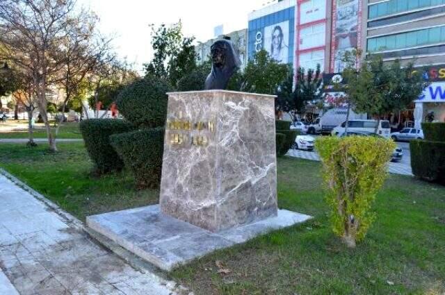 Adana Ceyhan'da Zübeyde Hanım büstüne çirkin saldırı