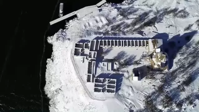 'Beyaz gelinliğini' giyen Akdamar Adası ziyaretçileri büyülüyor 'Beyaz gelinliğini' giyen Akdamar Adası ziyaretçileri büyülüyor