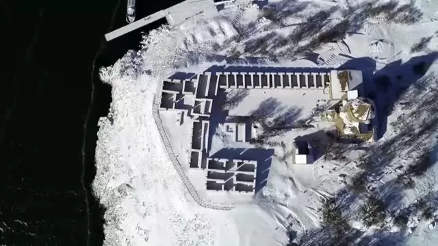 'Beyaz gelinliğini' giyen Akdamar Adası ziyaretçileri büyülüyor 'Beyaz gelinliğini' giyen Akdamar Adası ziyaretçileri büyülüyor