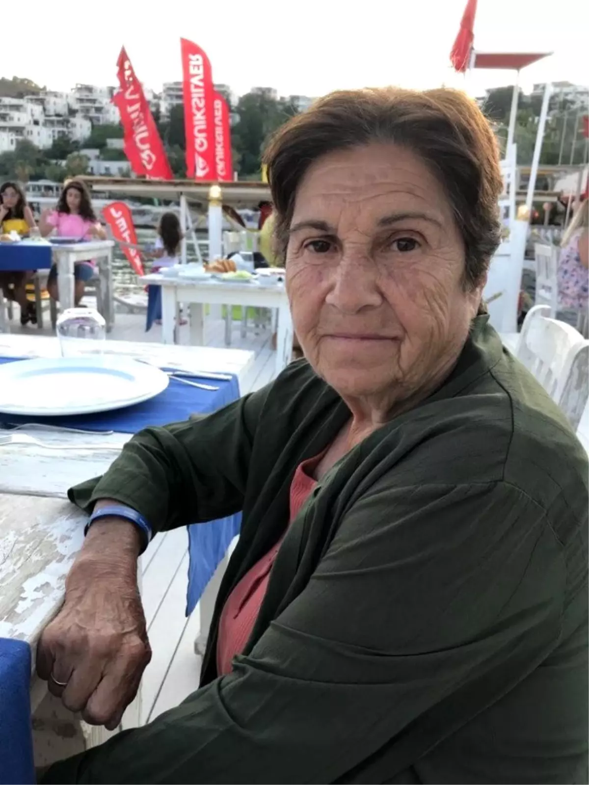 Çekicinin çektiği araçtan düşüp ağır yaralandı