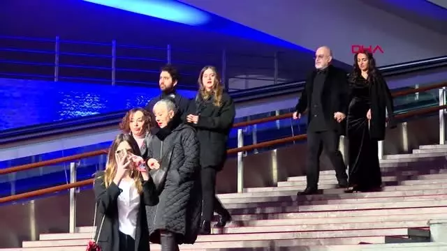 Cem Yılmaz'ın yeni filmi Karakomik Filmler 2 Deli ve Emanet'in galası yapıldı Cem Yılmaz'ın yeni filmi Karakomik Filmler 2 Deli ve Emanet'in galası yapıldı