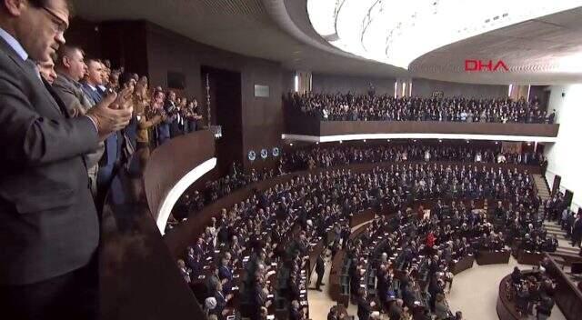 Erdoğan'ın kürsüye davet ettiği şehit kızının sözleri ayakta alkışlandı.