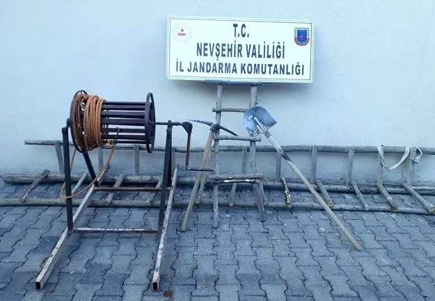 Gülşehir'de kaçak kazı yapan 4 kişi suçüstü yakalandı