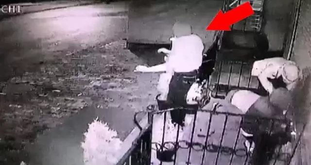İş yerini soymaya gelen hırsızlar, soygun esnasında halay çektiler