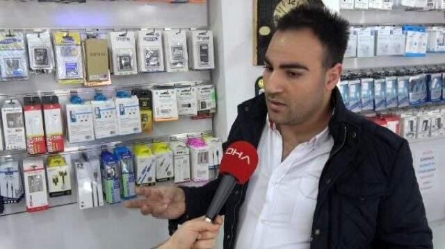 Hem oynadı hem çaldı