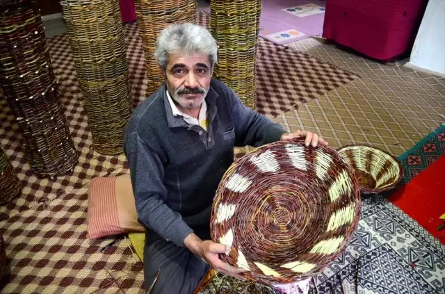 Hizanlı usta 40 yıldır söğüt dallarını sepete dönüştürüyor