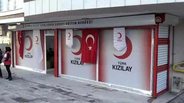 İhtiyaç sahiplerinin yüzünü 'Kızılay Giyim Mağazası' güldürecek