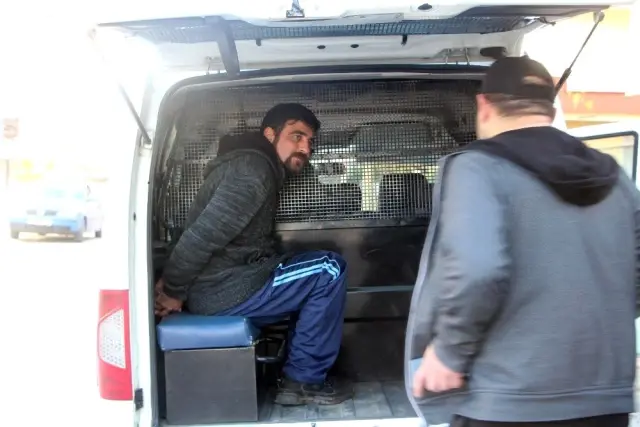 Köpeği bıçaklayarak öldüren adamın savunması şaşırttı Köpeği bıçaklayarak öldüren adamın savunması şaşırttı