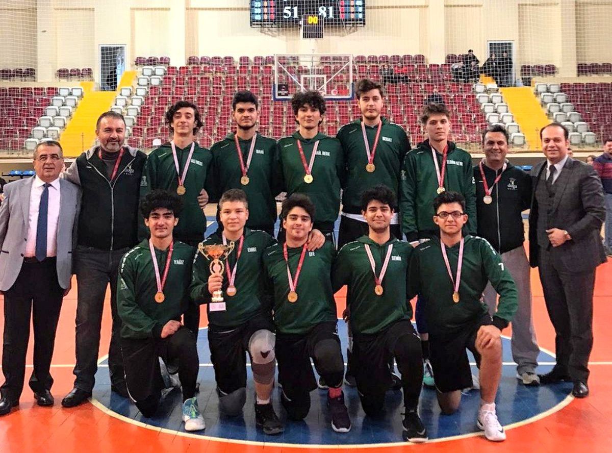 Isparta'daki basketbol okul sporları şampiyonu Doğa Koleji oldu
