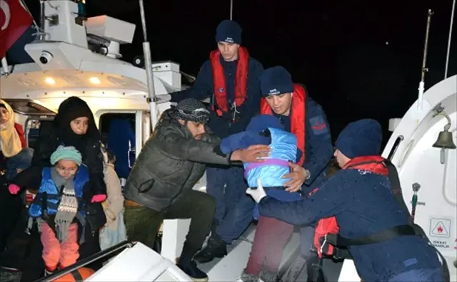İzmir'de 221 düzensiz göçmen yakalandı İzmir'de 221 düzensiz göçmen yakalandı