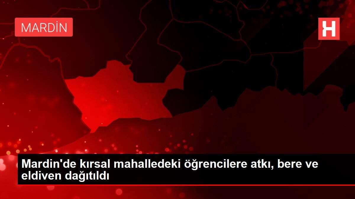 Mardin'de kırsal mahalledeki öğrencilere atkı, bere ve eldiven dağıtıldı Mardin'de kırsal mahalledeki öğrencilere atkı, bere ve eldiven dağıtıldı