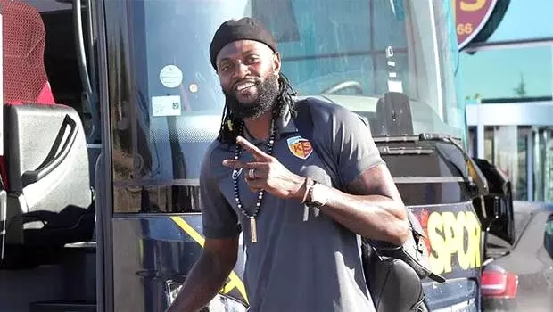 Göztepe, Adebayor ile prensipte anlaştı