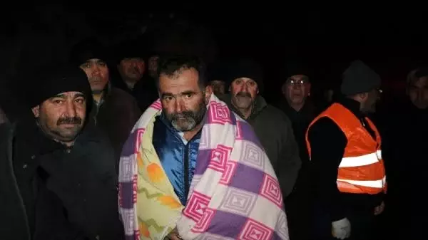 Ulukışla'da yangın faciası: 2'si çocuk 4 ölü, 3 yaralı- Yeniden Ulukışla'da yangın faciası: 2'si çocuk 4 ölü, 3 yaralı- Yeniden