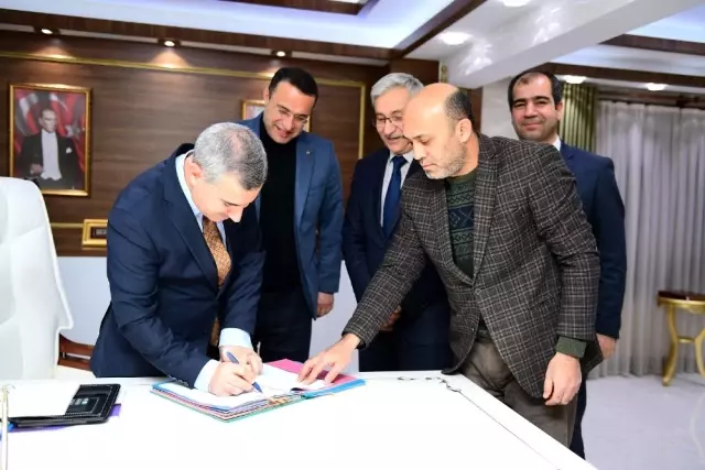 Yeşilyurt Belediyesi'nde toplu sözleşme imzaladı