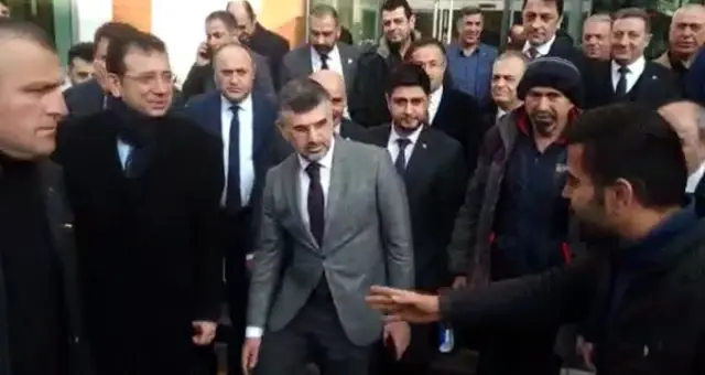 Yolunu kesen vatandaş, İmamoğlu'na açıkça sordu: Demirtaş'ın kitabını neden satıyorsunuz?