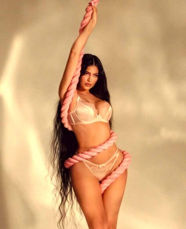ABD'li yıldız Kylie Jenner, yaptığı ip dansıyla nefes kesti
