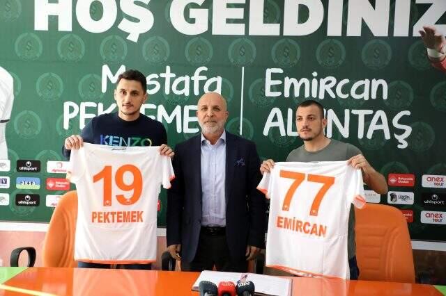Alanyaspor Mustafa Pektemek ve Emircan Altıntaş'a resmi imzayı attırdı