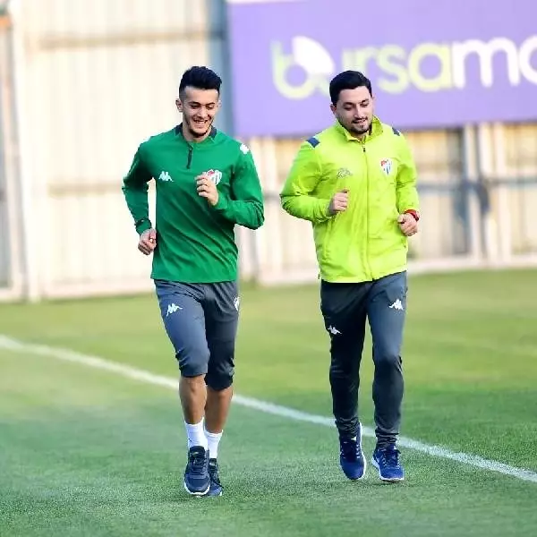 Bursaspor'un yeni transferi Tayfur Bingöl ilk antrenmanına çıktı