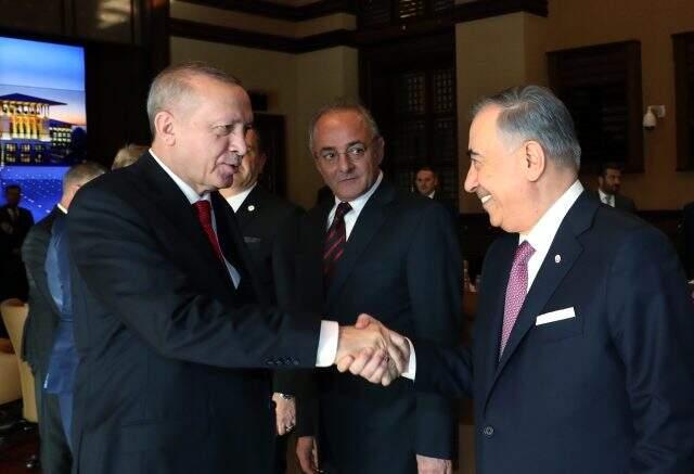 Cumhurbaşkanı Erdoğan, kulüp başkanlarını uyardı: Futbol yasası konusunda adımı kullanmayın