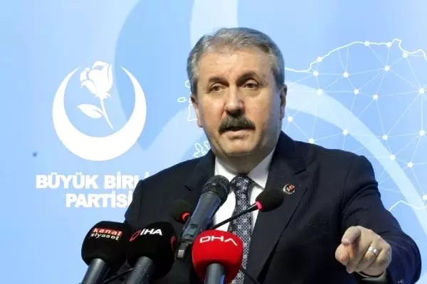 Destici'den tiyatro tepkisi: Milletimize özür borçları var