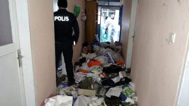 Evden 20 ton çöp çıkarıldı