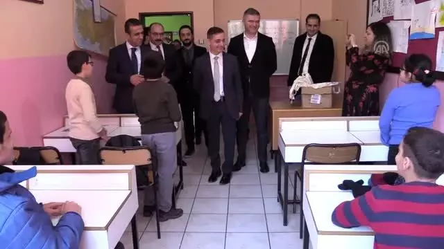 Görme engelli 50 öğrenciye Braille tableti hediye edildi - DİYARBAKIR