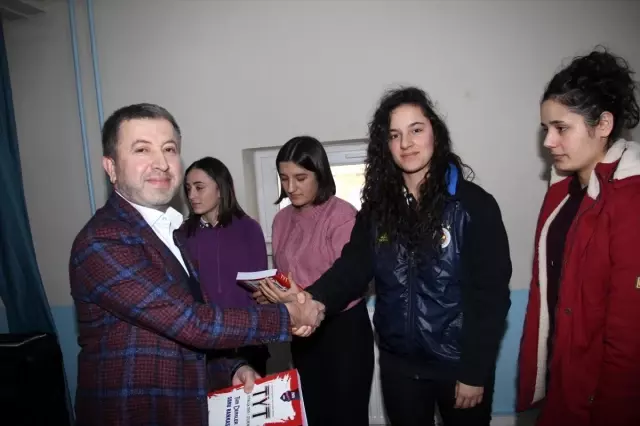 Hayırsever iş insanından öğrencilere destek