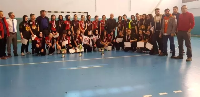 Hentbolun kraliçeleri Oltu'dan