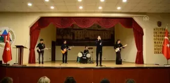 Pinhani: Kanser hastalarına umut olabilmek için şarkı söyleyip kamera karşısına geçtiler (2) Pinhani: Kanser hastalarına umut olabilmek için şarkı söyleyip kamera karşısına geçtiler (2)