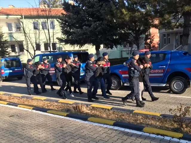 Kastamonu'da evlerden hırsızlık yaptığı iddiasıyla 4 şüpheli yakalandı