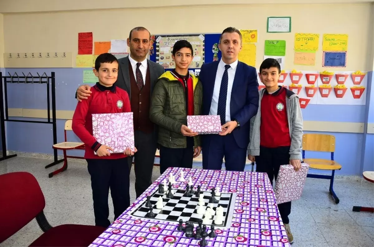 Kaymakam Solmaz'dan öğrencilere doğum günü sürprizi