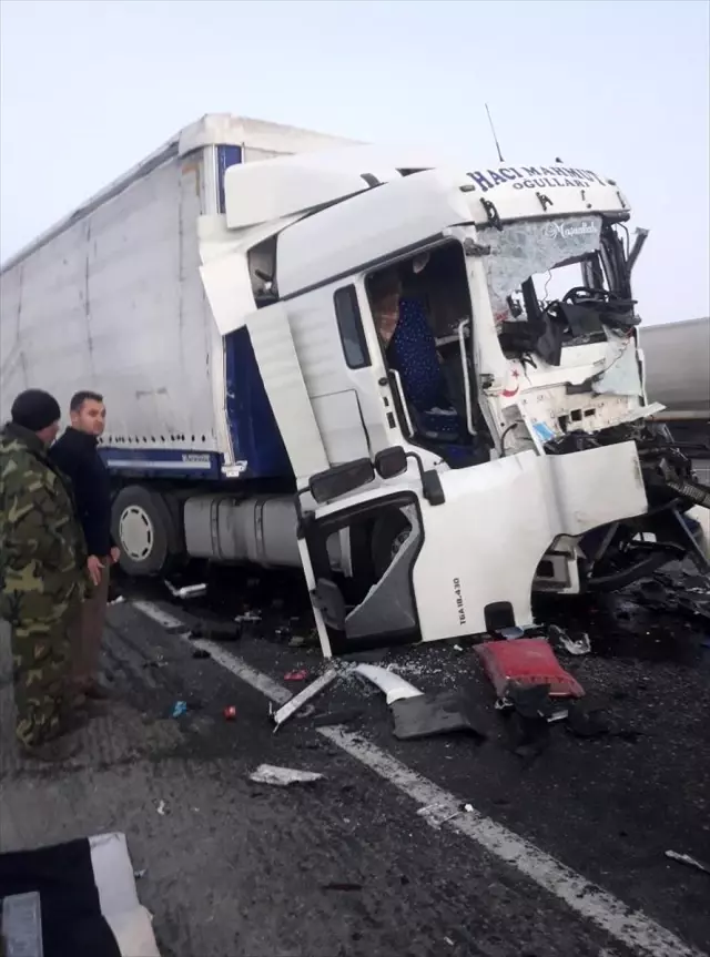 Konya'da iki tır çarpıştı: 1 ölü, 1 yaralı