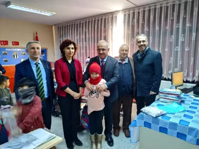 Kursiyerler ördü, minik kalpler ısındı Kursiyerler ördü, minik kalpler ısındı