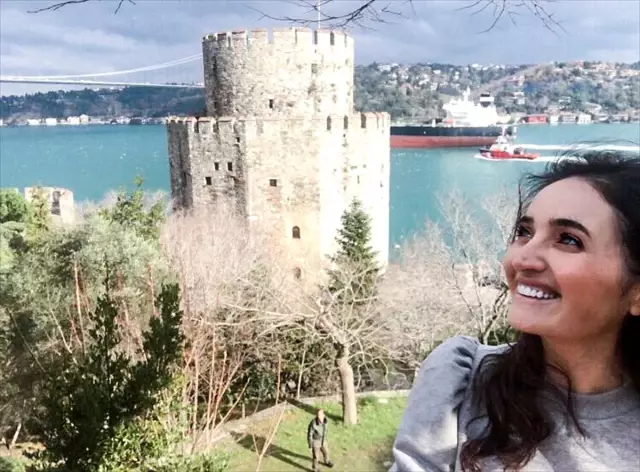 Oyuncu Seren Fosforoğlu, Uluslararası Müzede Selfie Günü etkinliğine katıldı Oyuncu Seren Fosforoğlu, Uluslararası Müzede Selfie Günü etkinliğine katıldı