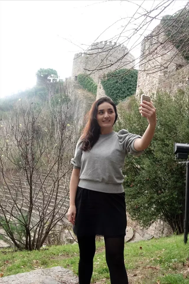 Oyuncu Seren Fosforoğlu, Uluslararası Müzede Selfie Günü etkinliğine katıldı Oyuncu Seren Fosforoğlu, Uluslararası Müzede Selfie Günü etkinliğine katıldı