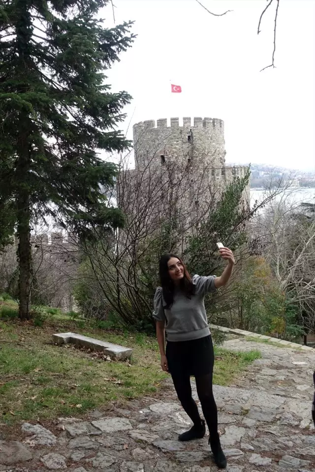 Oyuncu Seren Fosforoğlu, Uluslararası Müzede Selfie Günü etkinliğine katıldı Oyuncu Seren Fosforoğlu, Uluslararası Müzede Selfie Günü etkinliğine katıldı