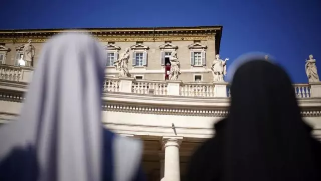 Papa Francis Vatikan'da ilk üst düzey kadın yöneticiyi atadı
