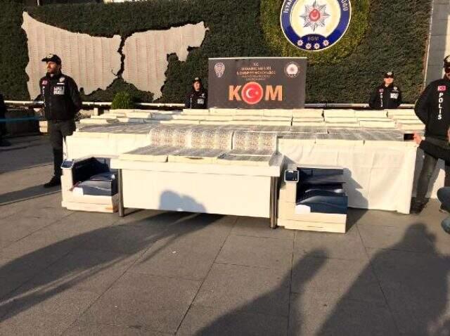 Son dakika: İstanbul'da 127 milyon sahte ABD doları ele geçirildi