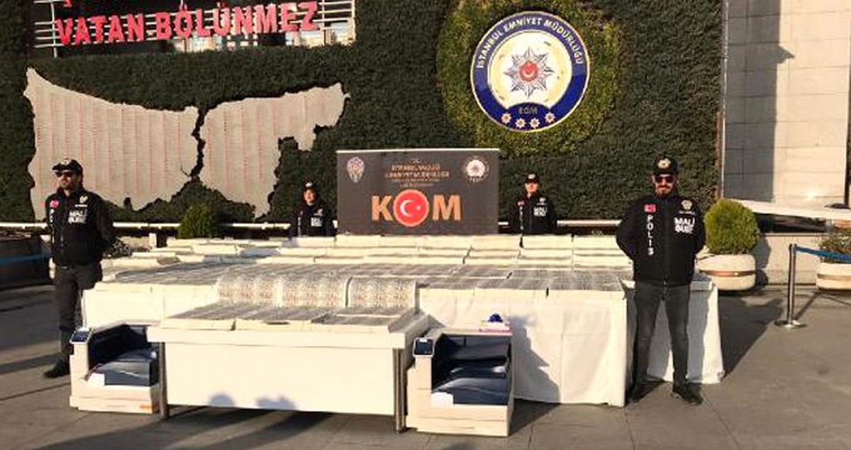 Son dakika: İstanbul'da 127 milyon sahte ABD doları ele geçirildi