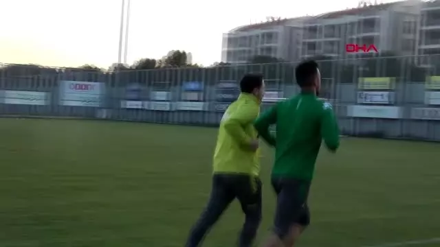 Spor bursaspor'un yeni transferi tayfur bingöl ilk antrenmanına çıktı