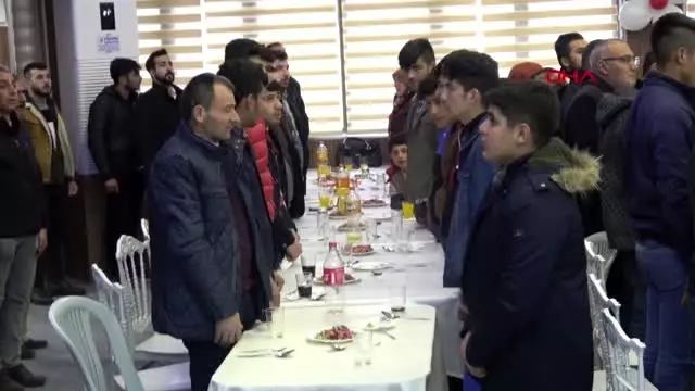 Sünnetten korkan çocuk, otomobilden çıkmadı Sünnetten korkan çocuk, otomobilden çıkmadı